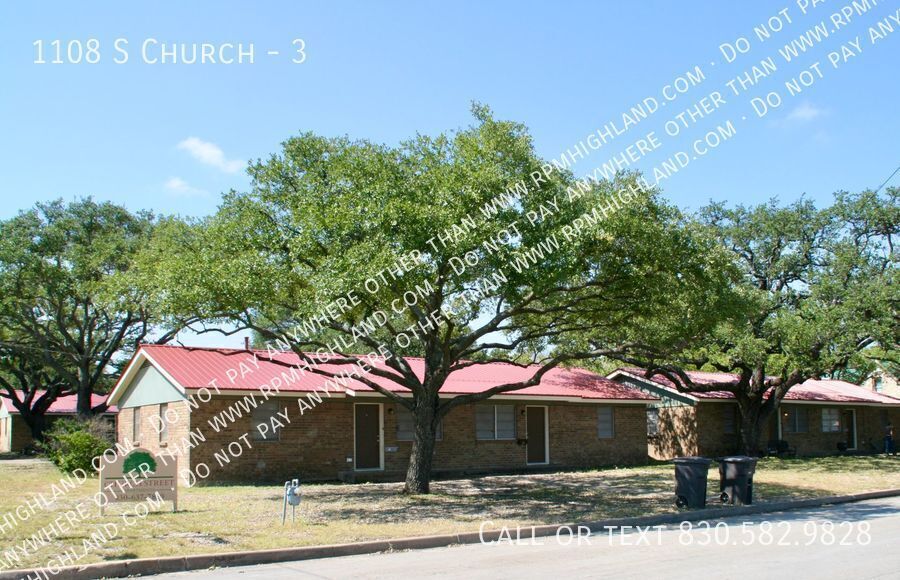 1108 S Church St-Unit -3 in Brady, TX - Building Photo