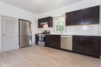 75 12th Ave in Sea Cliff, NY - Building Photo - Building Photo