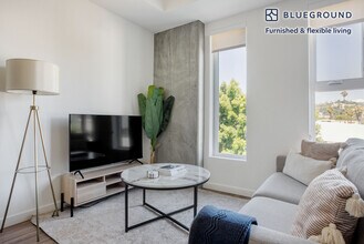 5620 De Longpre Ave-Unit -FL3-ID1114 in Los Angeles, CA - Building Photo - Building Photo