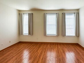 394 Woodlawn Ave in Jersey City, NJ - Building Photo - Building Photo