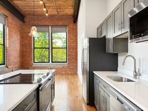 Jefferson Mills in Jefferson, MA - Foto de edificio - Building Photo