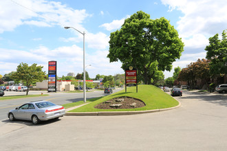 Willowood Townhomes in Toronto, ON - Building Photo - Building Photo