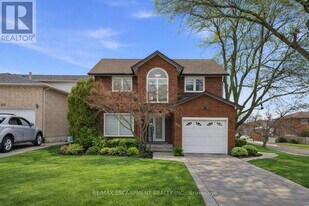 108 Greenshire Dr in Hamilton, ON - Building Photo