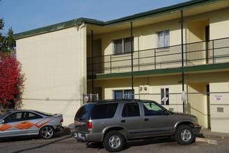 624 W Yakima St in Pasco, WA - Foto de edificio - Building Photo