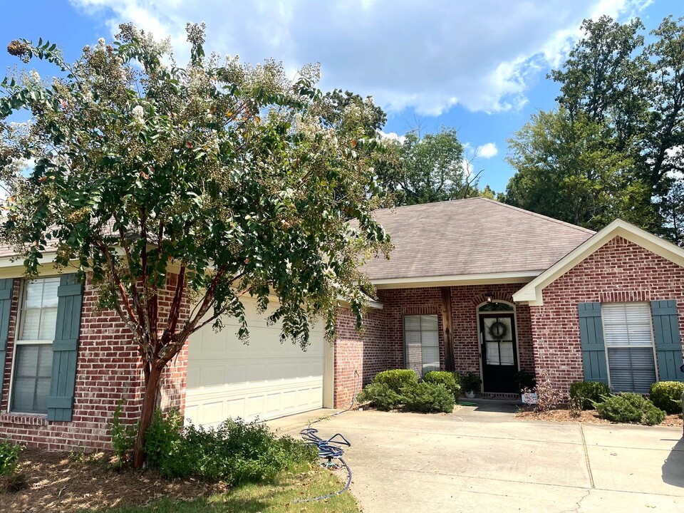 110 Britton Cir in Flowood, MS - Building Photo