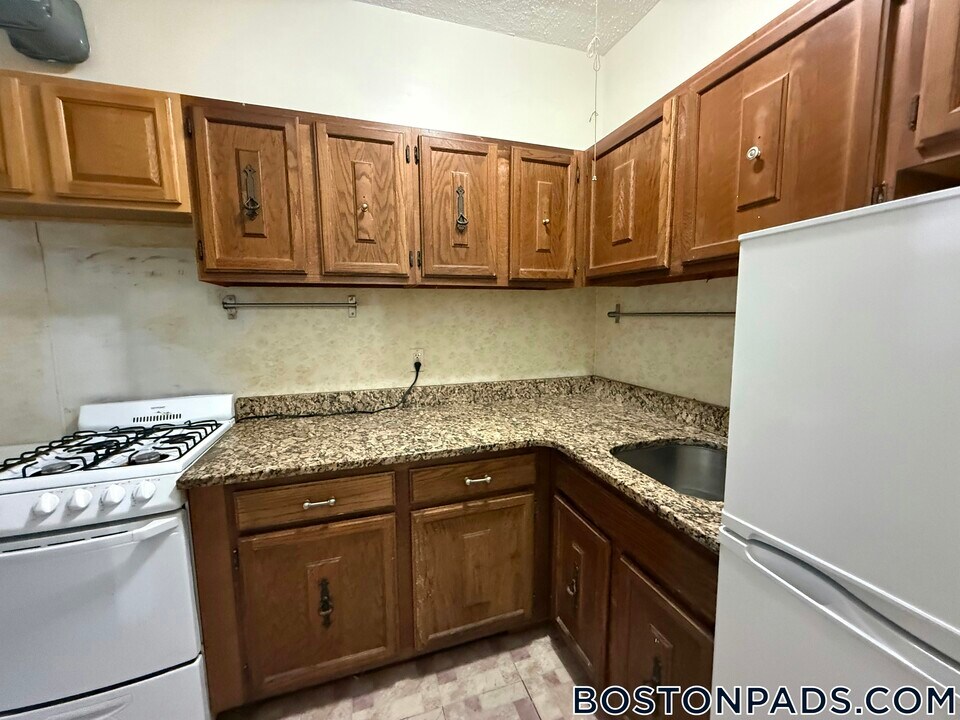 17-19 Washington St, Unit 208 in Malden, MA - Building Photo