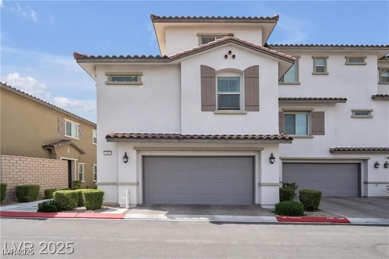 161 Lomita Heights Dr in Las Vegas, NV - Building Photo