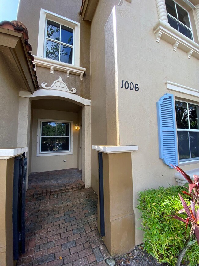 2896 Hidden Hills Rd-Unit -1006 in Royal Palm Beach, FL - Building Photo - Building Photo