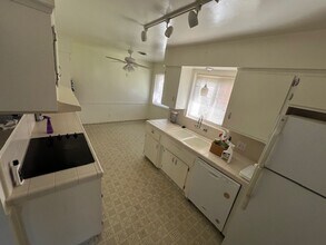 3119 Christmas Tree Ln in Bakersfield, CA - Building Photo - Building Photo