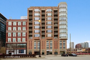 720 W Randolph St in Chicago, IL - Building Photo