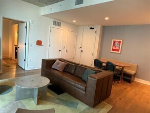 48 East Ave in Austin, TX - Building Photo - Building Photo