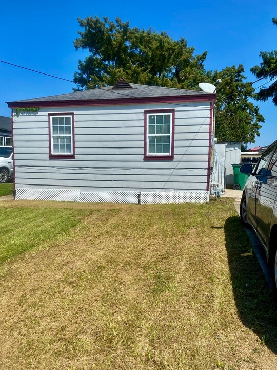 2313 Stafford St in Gretna, LA - Building Photo