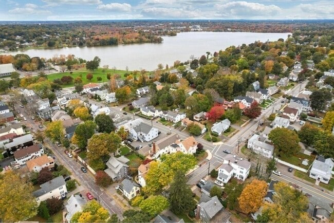 57 Pleasant St, Unit 2 in Wakefield, MA - Building Photo - Building Photo
