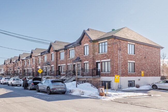 482 Léo-Lacombe Av in Laval, QC - Building Photo - Building Photo