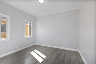 531 1/2 W 54th St in Los Angeles, CA - Building Photo - Building Photo