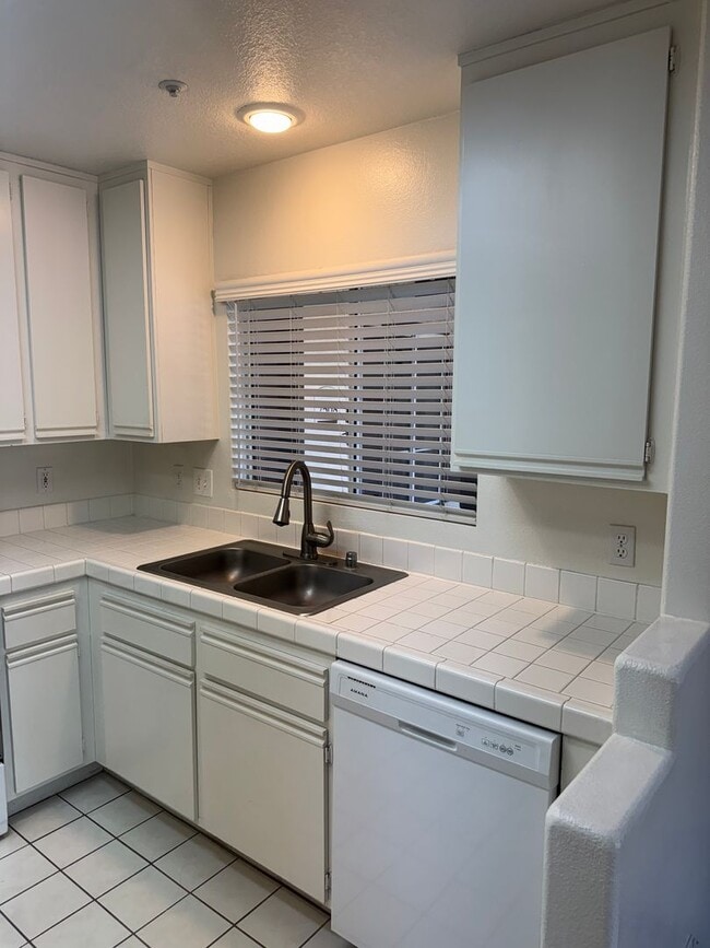 2960 Champion Way in Tustin, CA - Building Photo - Building Photo