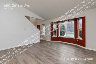 1651 SW 8th Ave in Oak Harbor, WA - Building Photo - Building Photo