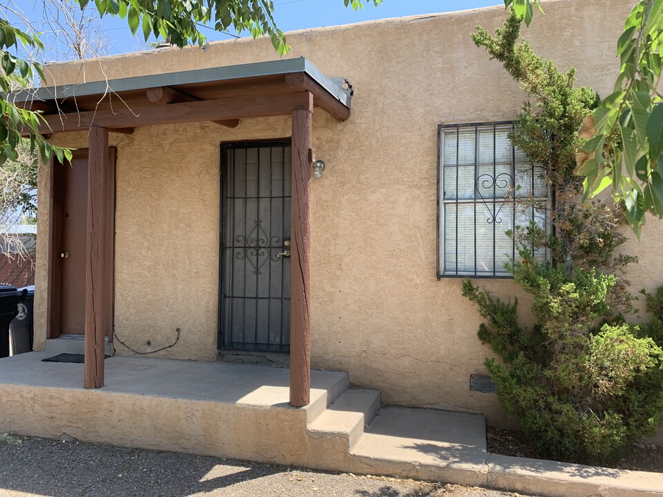 8521 Trumbull Ave SE in Albuquerque, NM - Building Photo