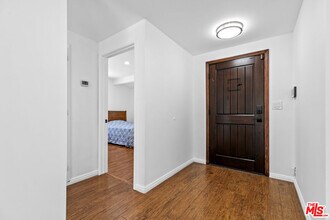 4949 San Feliciano Dr in Los Angeles, CA - Building Photo - Building Photo