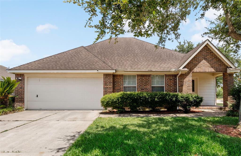 3419 Cypress Village Dr in Pearland, TX - Building Photo