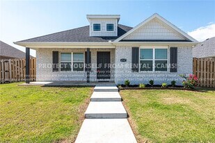 4747 W Tofino Dr in Fayetteville, AR - Building Photo