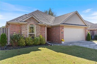 3046 N Raven Ln in Fayetteville, AR - Building Photo