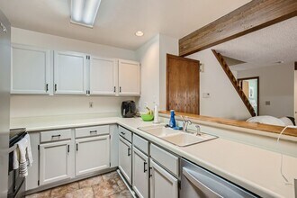 8085 Holland Ct in Arvada, CO - Building Photo - Building Photo