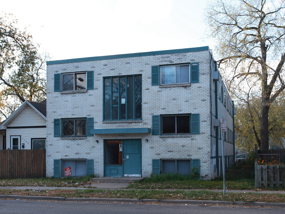 3736 Cedar Ave S in Minneapolis, MN - Foto de edificio