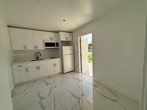 9824 SW 26th Terrace in Miami, FL - Building Photo - Building Photo