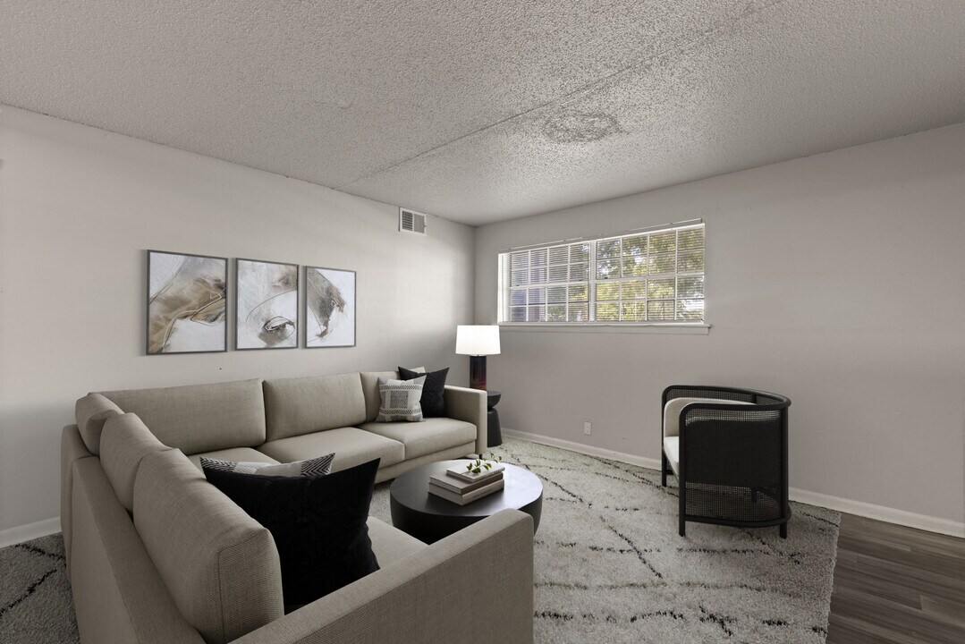 Crossings at Midtown in Tulsa, OK - Building Photo