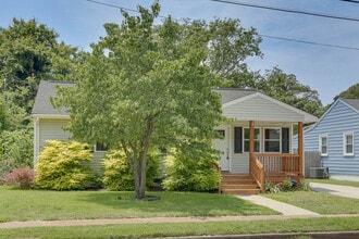 1405 Baychester Ave in Norfolk, VA - Foto de edificio - Building Photo