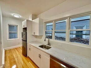 28 Oakland St in Cambridge, MA - Building Photo - Building Photo