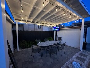 1437 W 60th Pl, Unit 1437 w 60th place in Los Angeles, CA - Building Photo - Building Photo