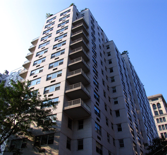 Stewart House Apartments in New York, NY - Building Photo - Building Photo