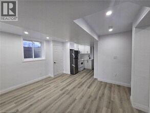 200 Bedrock Dr in Stoney Creek, ON - Building Photo - Building Photo