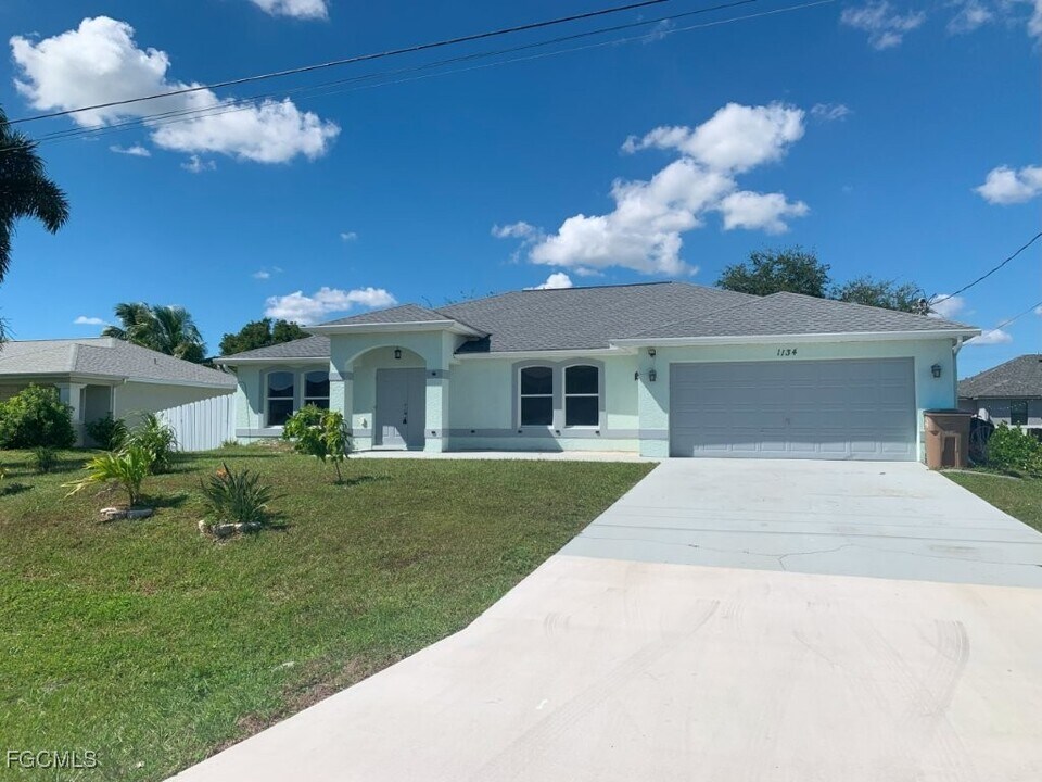 1134 NE 4th Pl in Cape Coral, FL - Building Photo