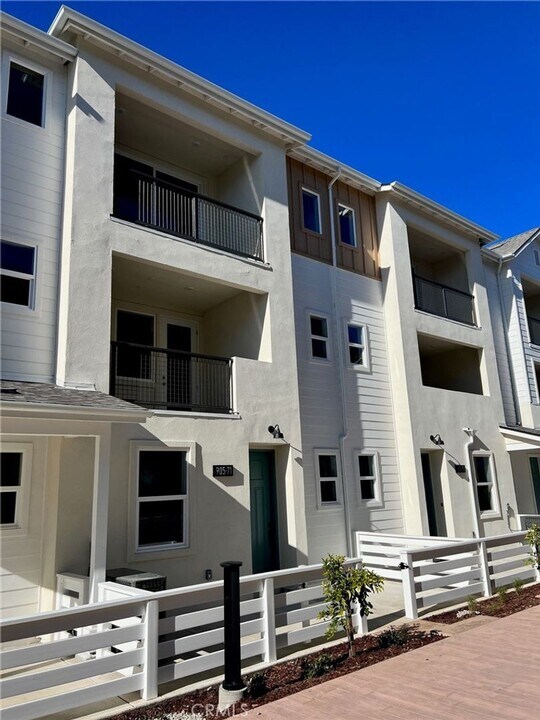 905 Madonna Rd in San Luis Obispo, CA - Foto de edificio