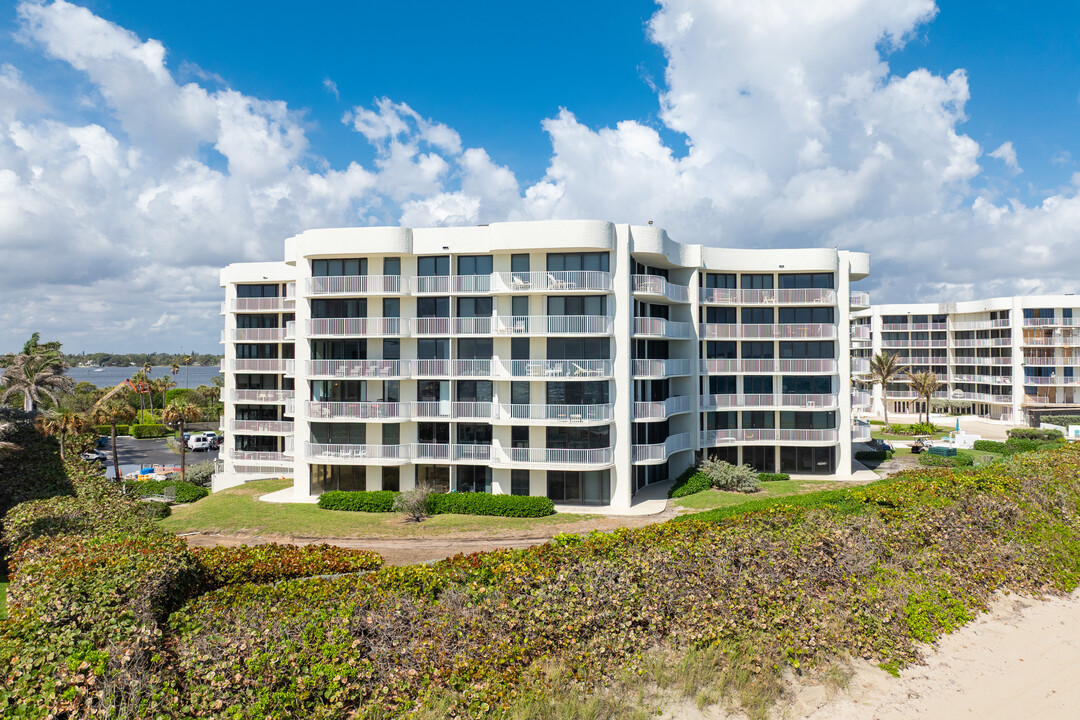 3360 S Ocean Blvd in Palm Beach, FL - Building Photo