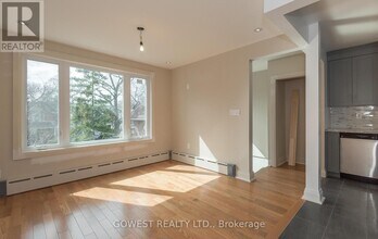 207-207 Oakmount Rd in Toronto, ON - Building Photo - Building Photo