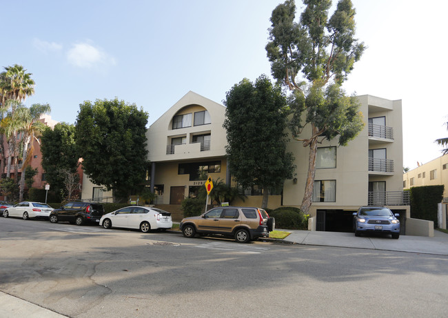 2120 Bentley Ave in Los Angeles, CA - Building Photo - Building Photo