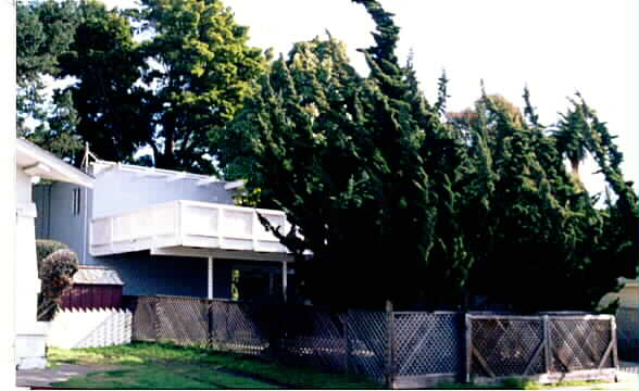 2439 Jefferson Ave in Berkeley, CA - Foto de edificio - Building Photo