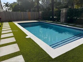 10003 NW 89th Terrace in Doral, FL - Building Photo - Building Photo