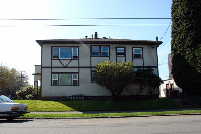 3973 N Montana Ave in Portland, OR - Foto de edificio - Building Photo