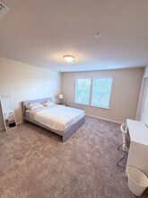 105 Violet Vine Ln in Oviedo, FL - Foto de edificio - Building Photo