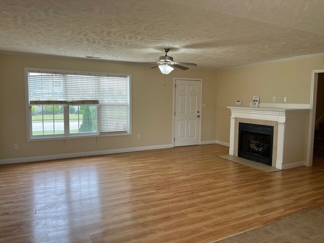 316 Ivywood Ln in Raeford, NC - Foto de edificio - Building Photo