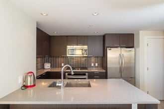 2975-2975 Atlantic Ave in Coquitlam, BC - Building Photo - Building Photo