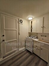 2405 Honolulu Ave in Glendale, CA - Building Photo - Building Photo