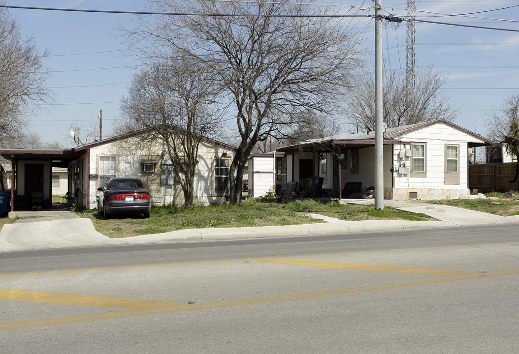 2131 E Southcross Blvd in San Antonio, TX - Building Photo