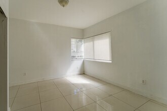 1220 Marseille Dr in Miami Beach, FL - Building Photo - Interior Photo