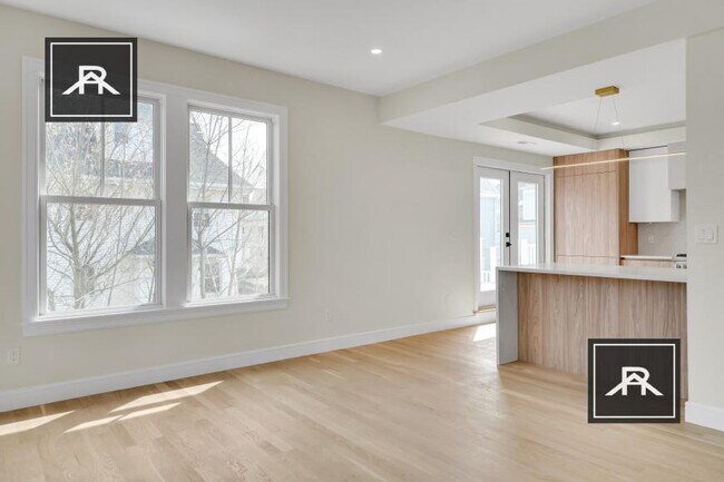 75 Thorndike St in Brookline, MA - Building Photo - Building Photo